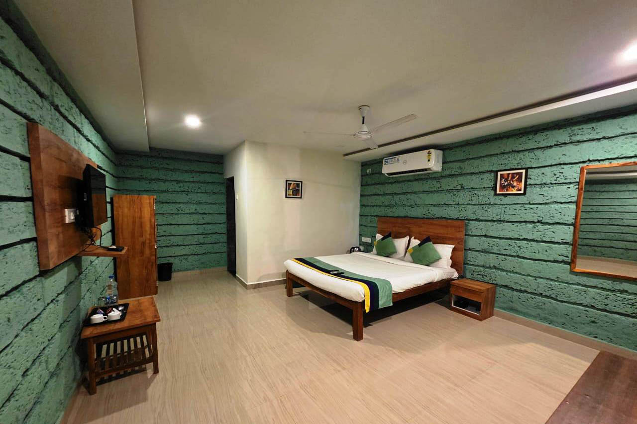 Dapoli resorts