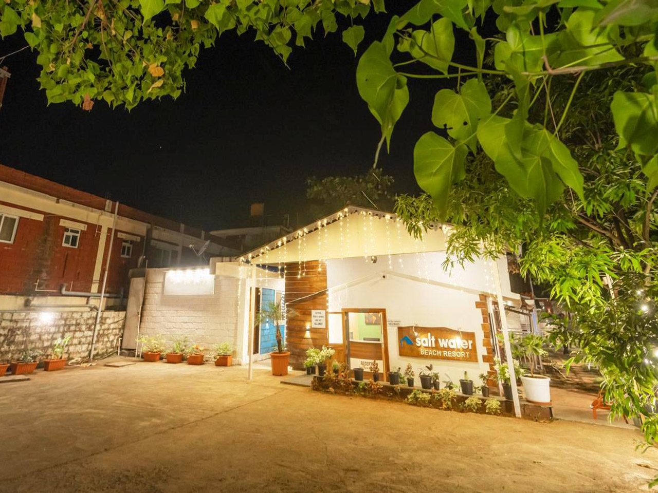 hotels near Saldure beach